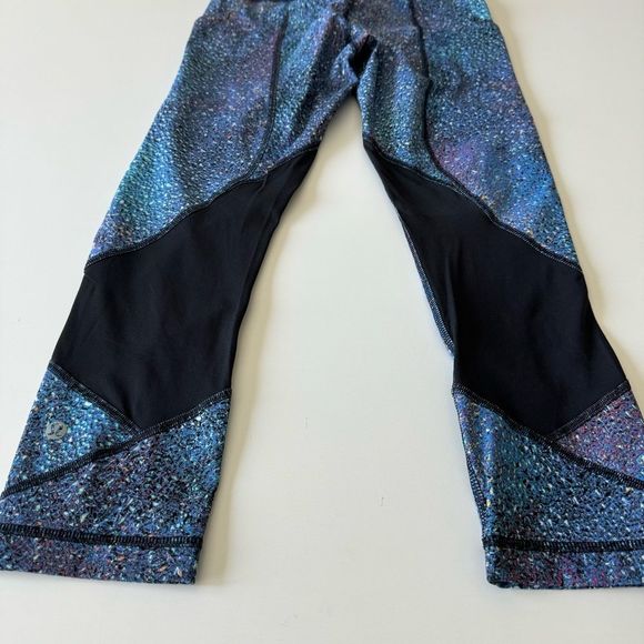 Lululemon Pace Rival Crop 22” Strive Multi Black Blue Mermaid Galaxy Size 4 - Picture 9 of 16